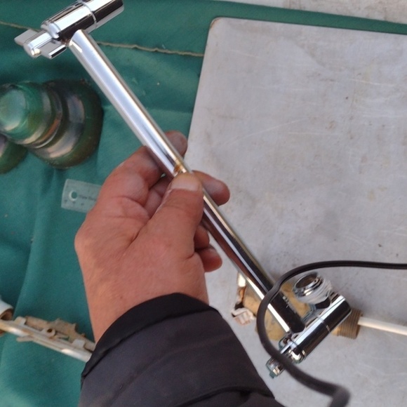 Chrome and Brass Plumbing Fixtures - Picture 4 of 5